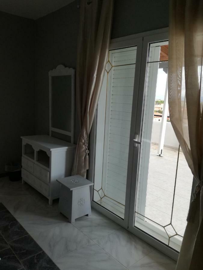 Seven Seas Apartments Artemida  Ngoại thất bức ảnh