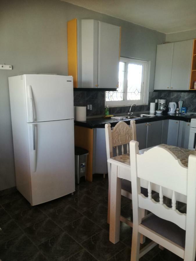 Seven Seas Apartments Artemida  Ngoại thất bức ảnh
