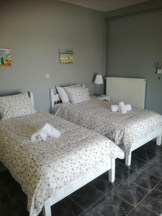 Seven Seas Apartments Artemida  Ngoại thất bức ảnh