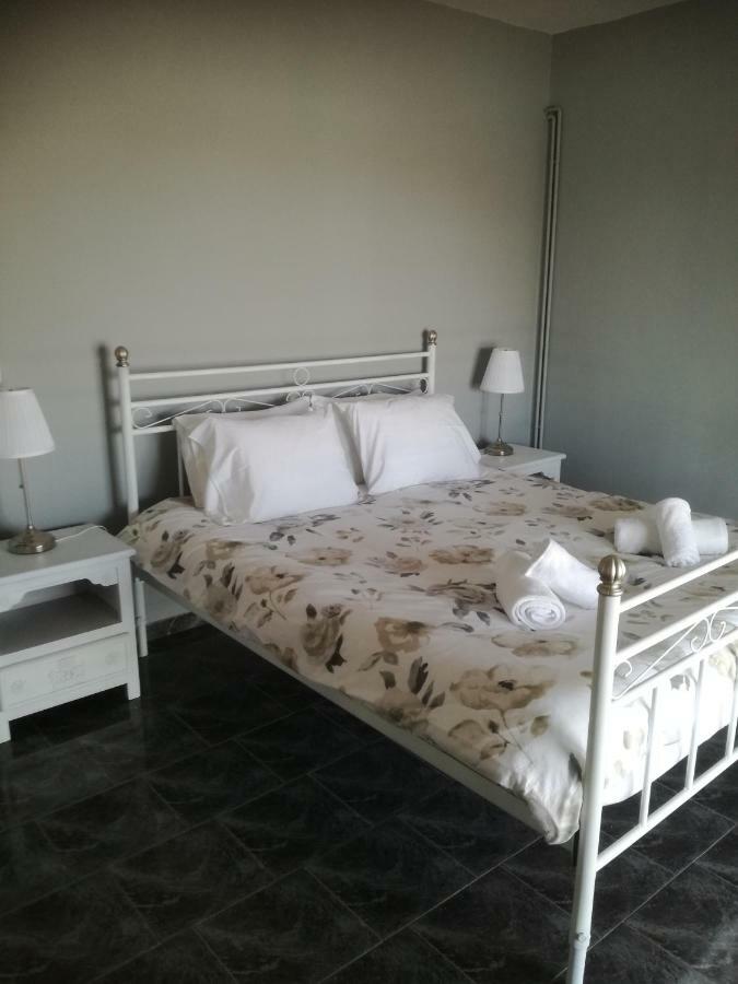 Seven Seas Apartments Artemida  Ngoại thất bức ảnh